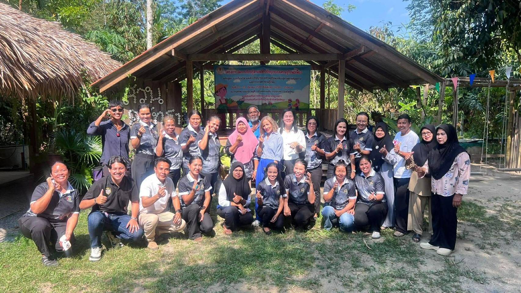 พช.กงหรา ร่วมกับคณะกรรมการพัฒนาบทบาทสตรีอำเภอกงหรา (กพสอ.) ดําเนิน “โครงการพัฒนาศักยภาพสตรีอําเภอกงหรา สู่การเป็นผู้ประกอบการยุคใหม่ด้วยอัตลักษณ์ท้องถิ่นและการตลาดออนไลน์”