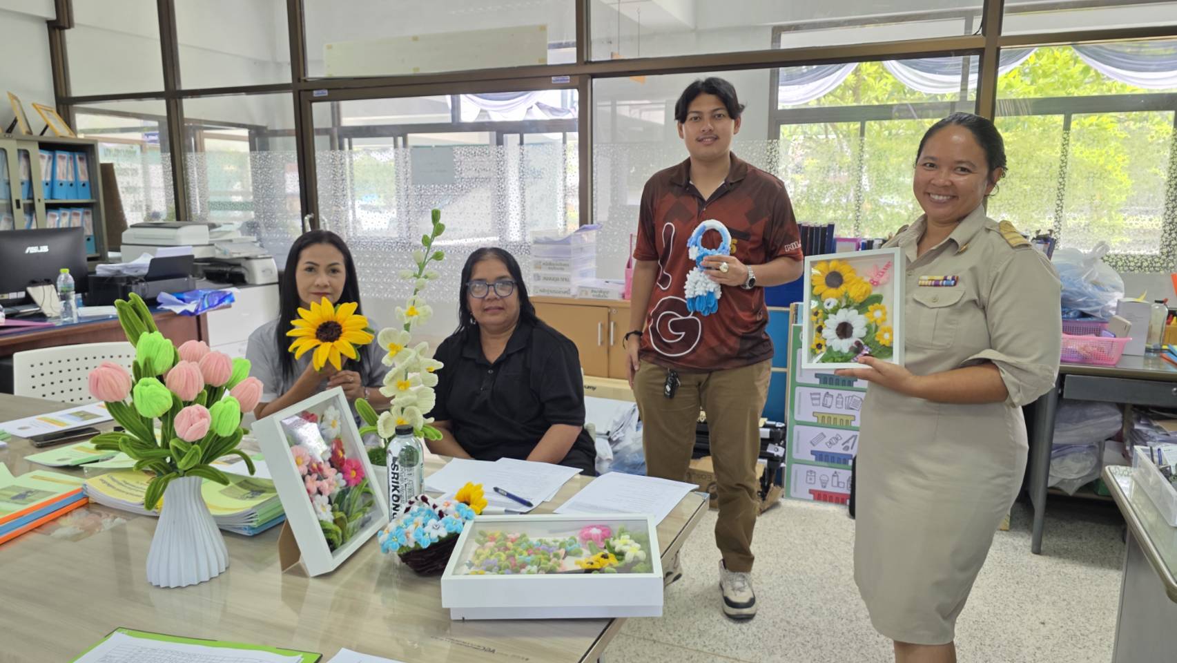 พช.กงหรา ขับเคลื่อนเศรษฐกิจฐานราก รับลงทะเบียน ผู้ผลิต ผู้ประกอบการ OTOP “งานศิลป์จากลวดกำมะหยี่” บ้านคลองหรั่ง