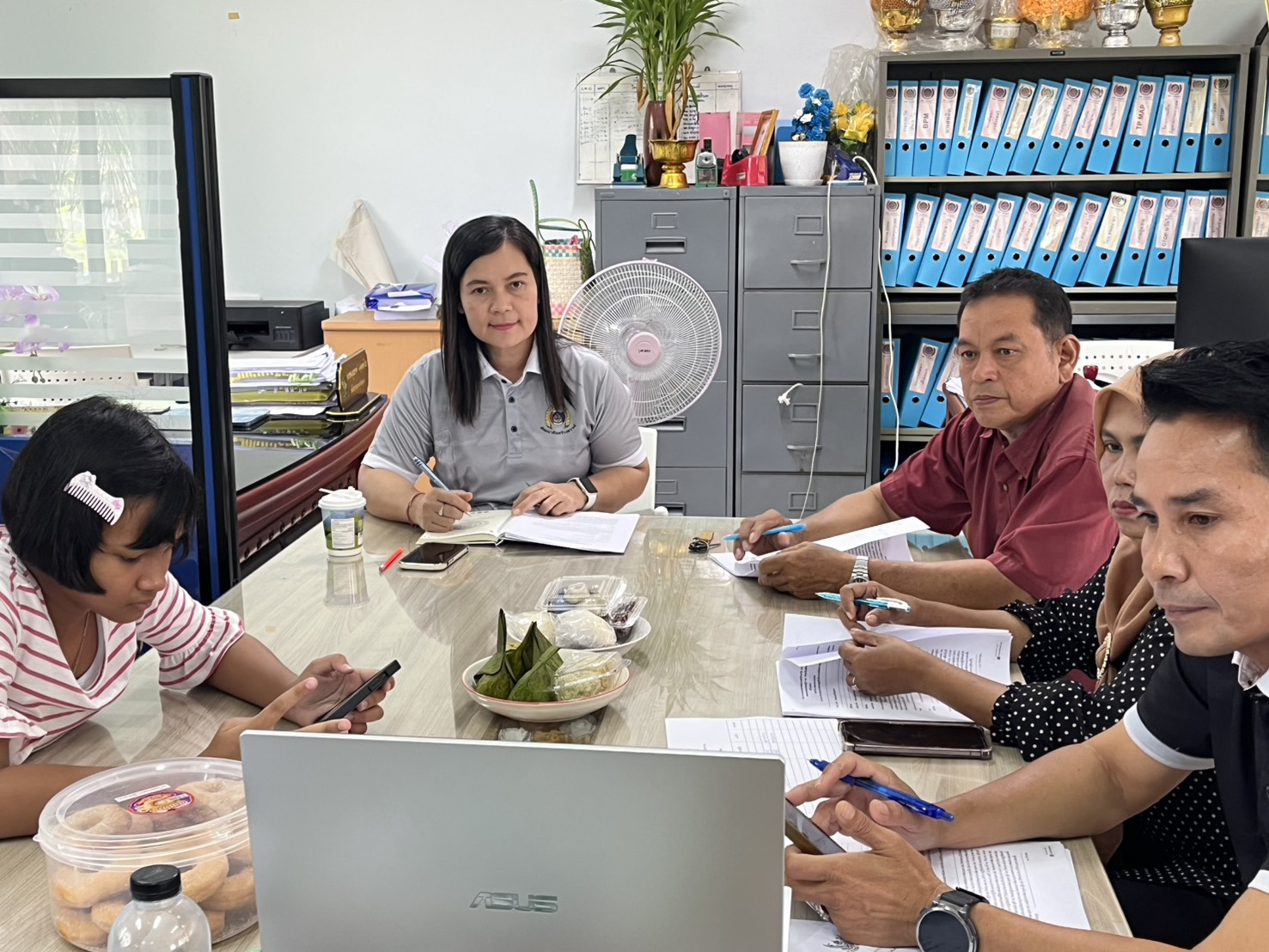  พช.กงหรา  ร่วมประชุมคณะกรรมการพัฒนาสตรีจังหวัดและผู้นำ อช. ขับเคลื่อนภารกิจส่งเสริมอาชีพและขจัดความยากจน