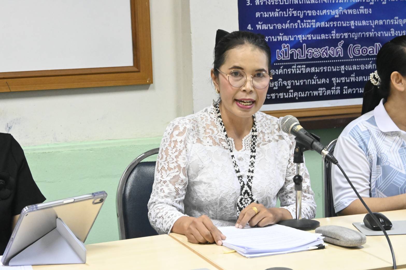   พช.กงหรา ร่วมประชุมพิจารณาคัดเลือก "สตรีดีเด่น" มุ่งเชิดชูเกียรติผู้ขับเคลื่อนนโยบายกระทรวงมหาดไทย ประจำปี 2569